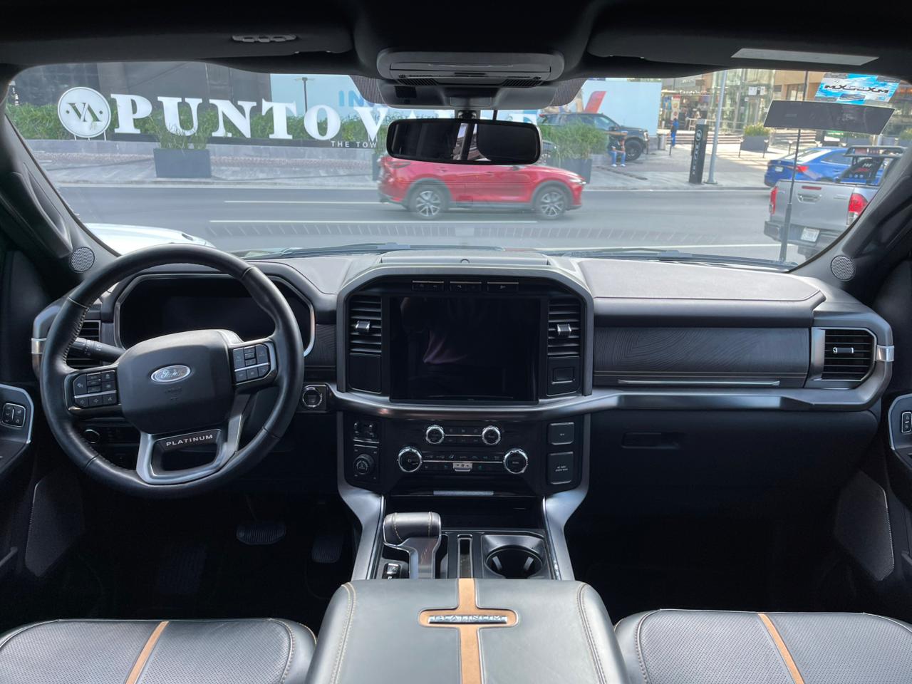 LOBO PLATINUM CREW CAB 4X4