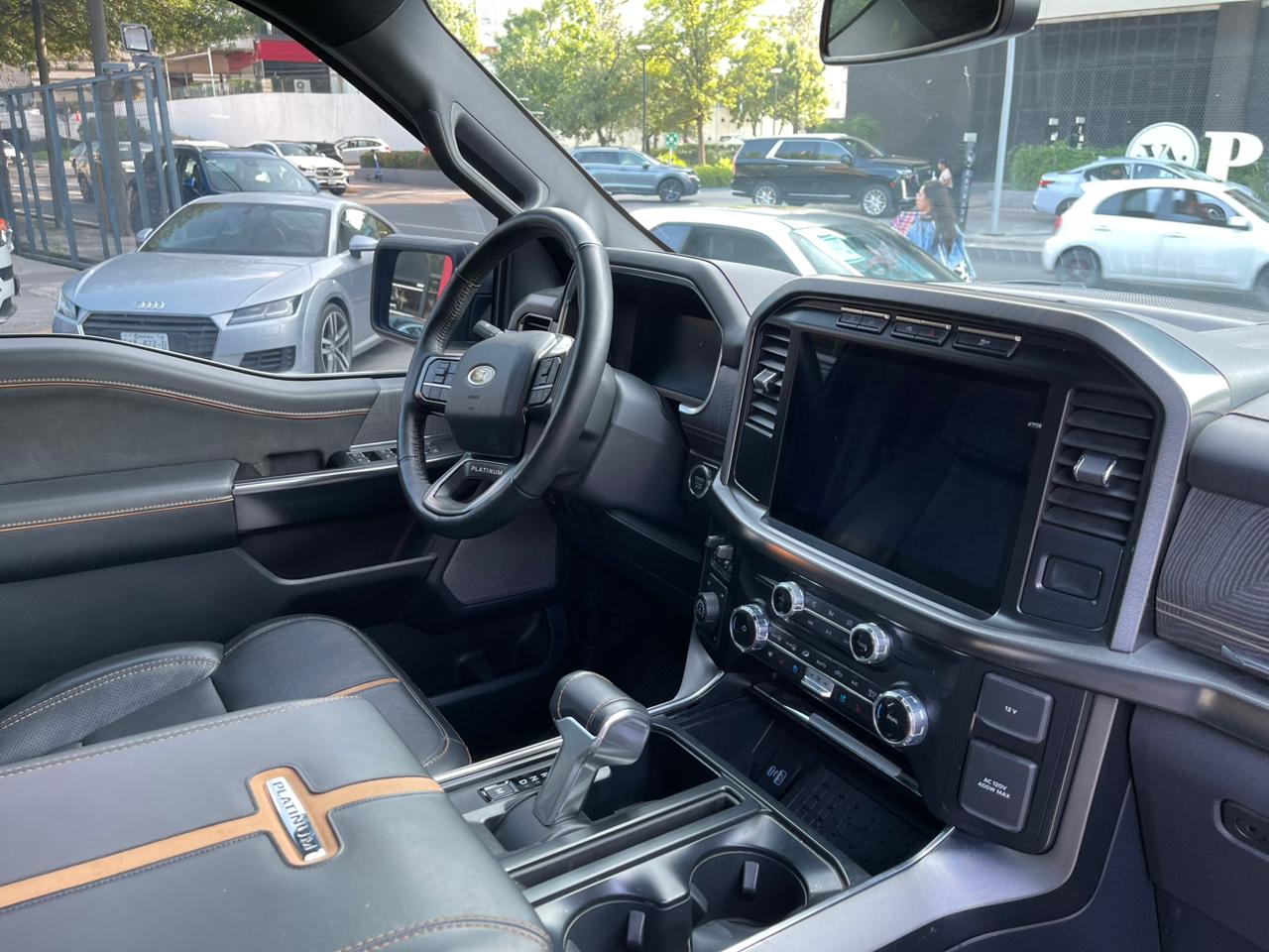 LOBO PLATINUM CREW CAB 4X4
