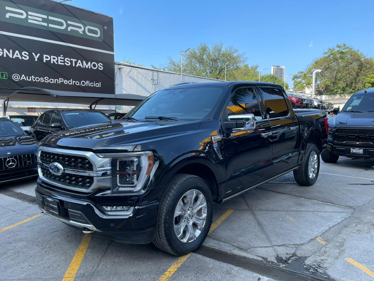 LOBO PLATINUM CREW CAB 4X4