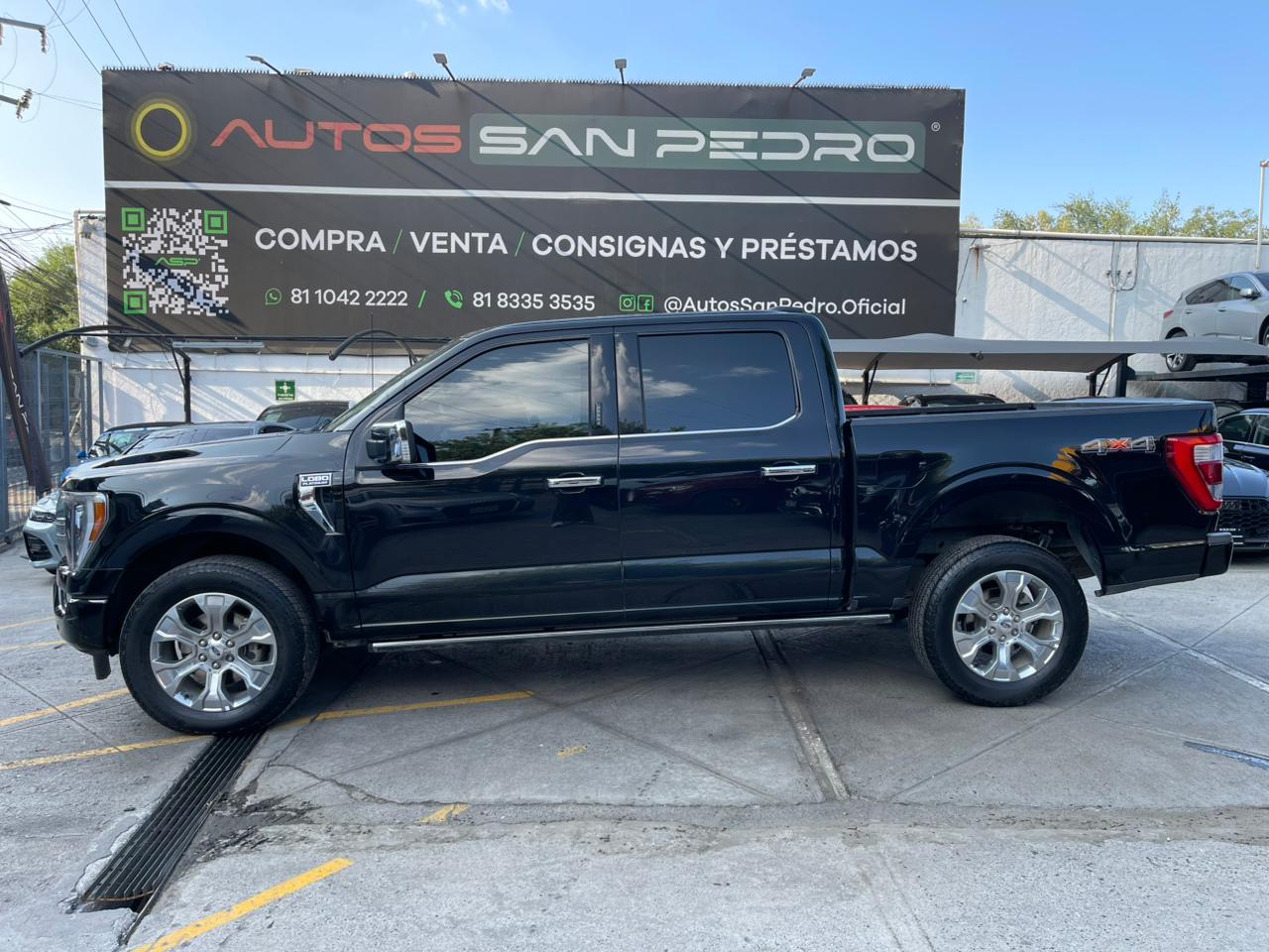LOBO PLATINUM CREW CAB 4X4