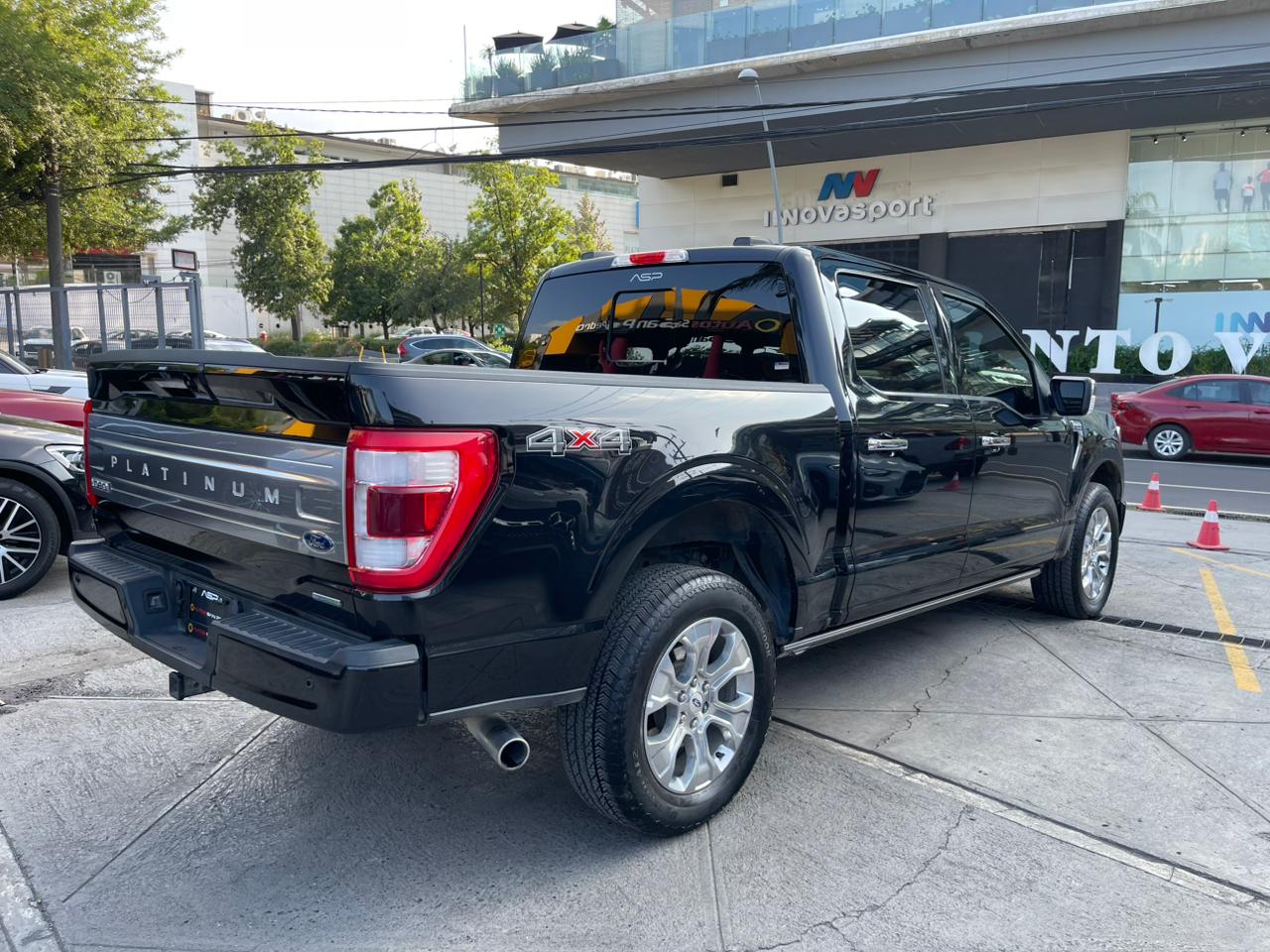LOBO PLATINUM CREW CAB 4X4