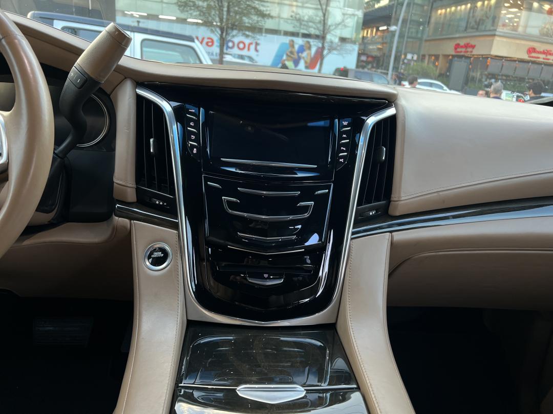 Cadillac ESCALADE 2018