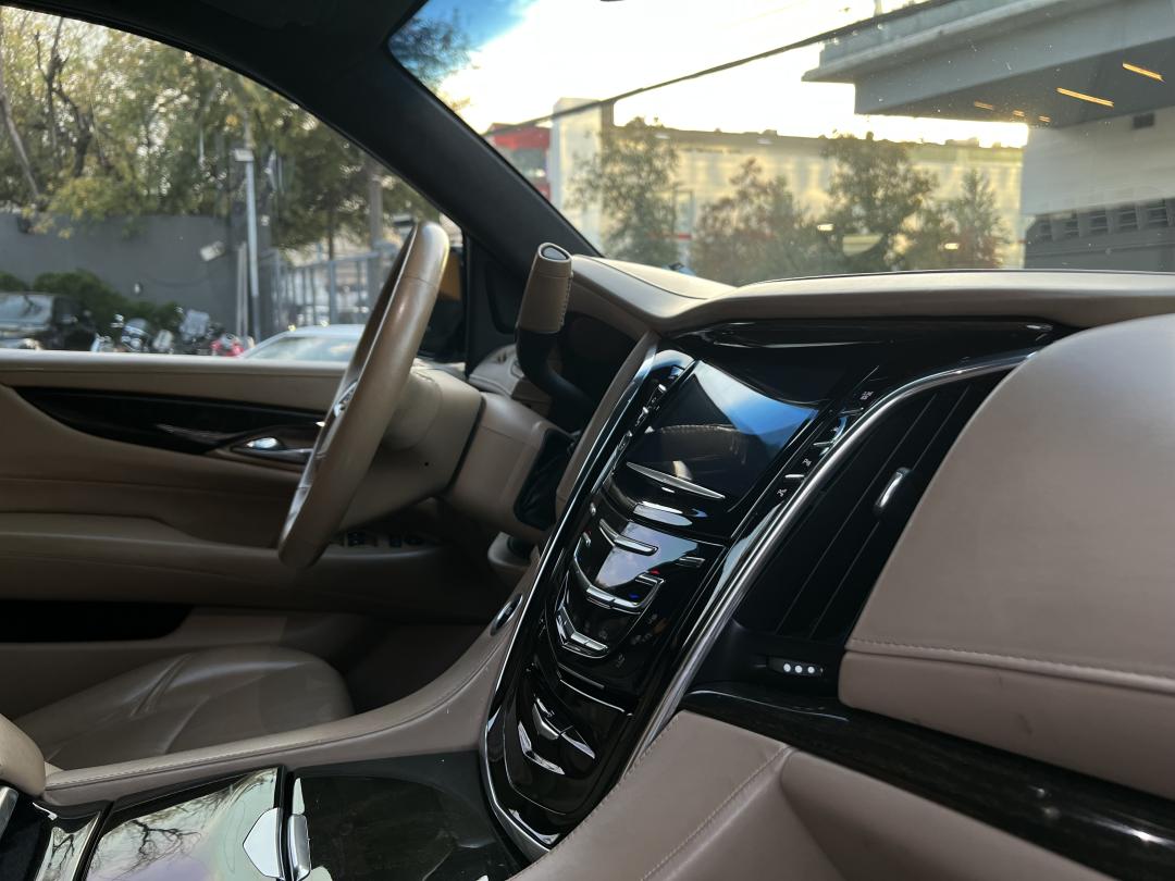 Cadillac ESCALADE 2018