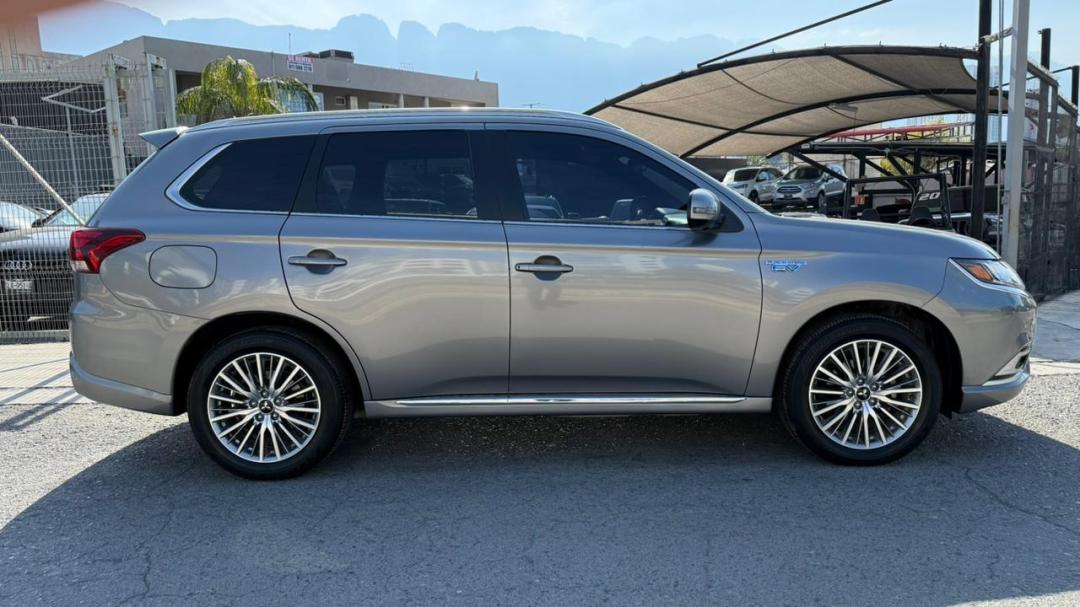 Mitsubishi OUTLANDER LIMITED HEV 2021