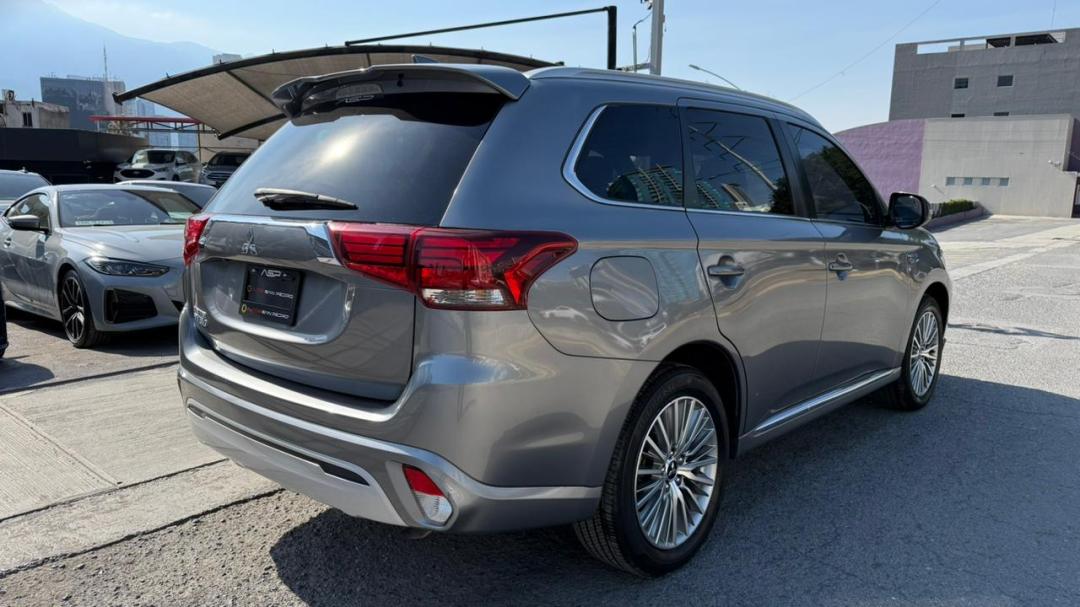 Mitsubishi OUTLANDER LIMITED HEV 2021