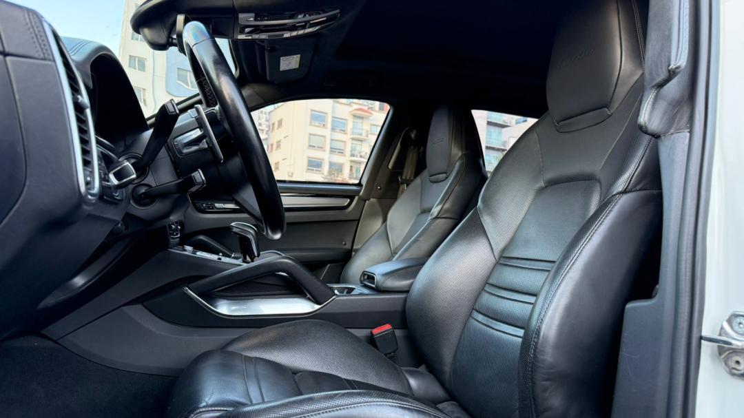 Porsche CAYENNE TURBO 2018