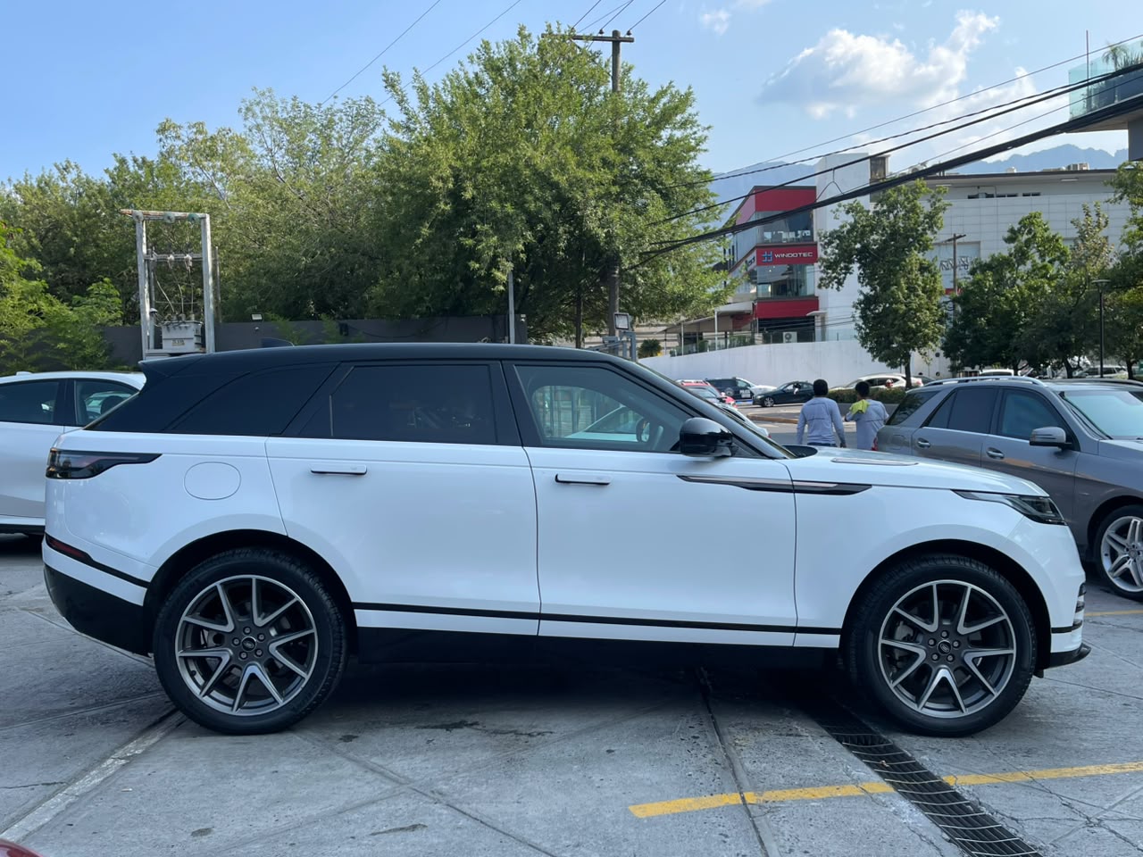 RANGE ROVER VELAR R DYNAMIC SE 404PS HEV