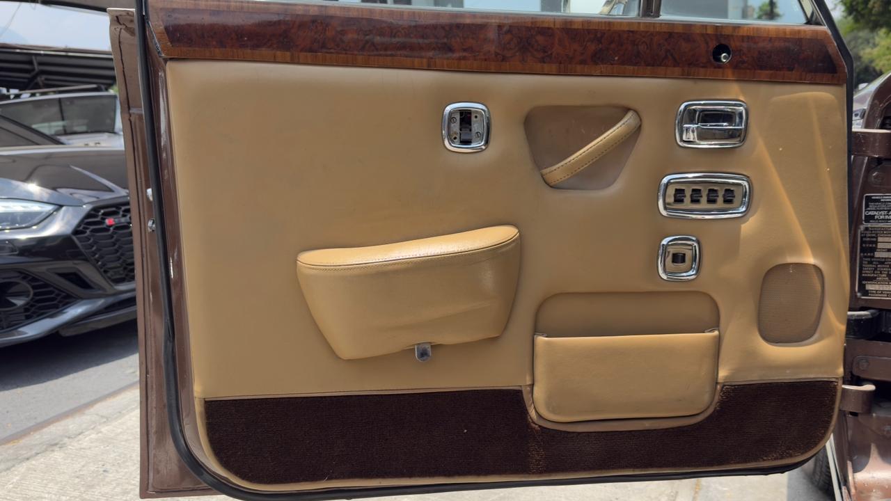 ROLLS ROYCE 1975