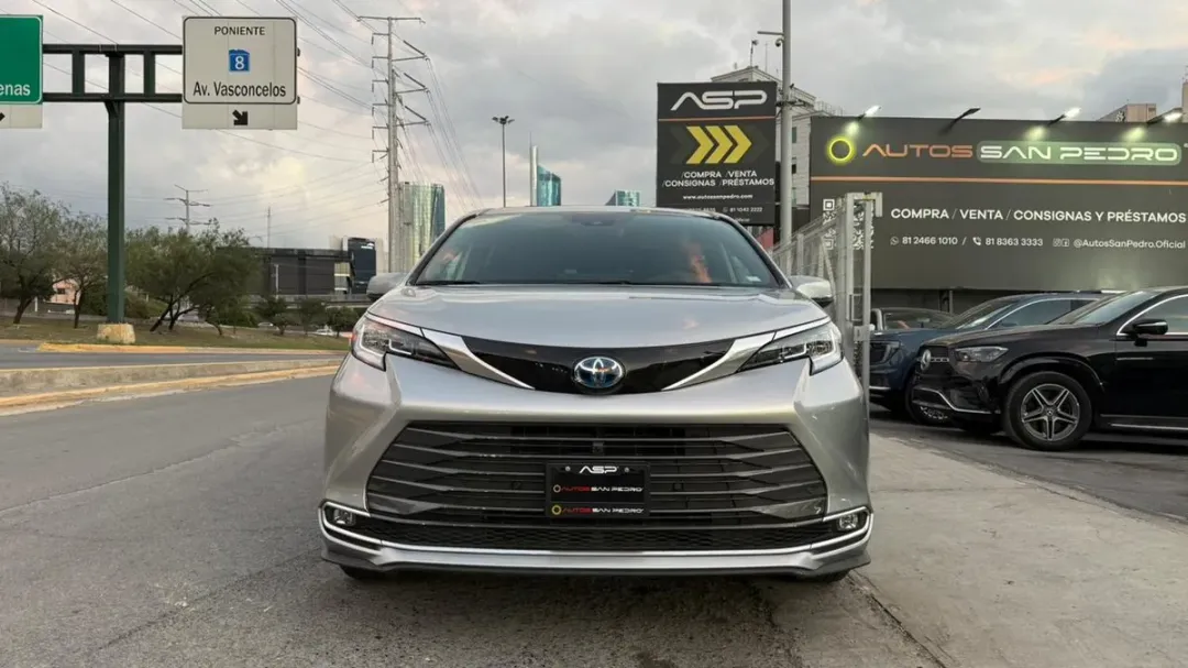 Toyota SIENNA HIBRIDA LIMITED 2025