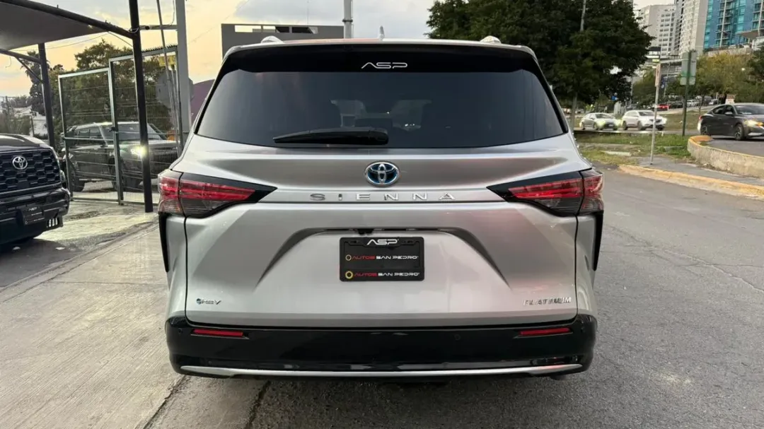 Toyota SIENNA HIBRIDA LIMITED 2025
