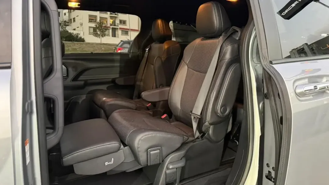 Toyota SIENNA HIBRIDA LIMITED 2025