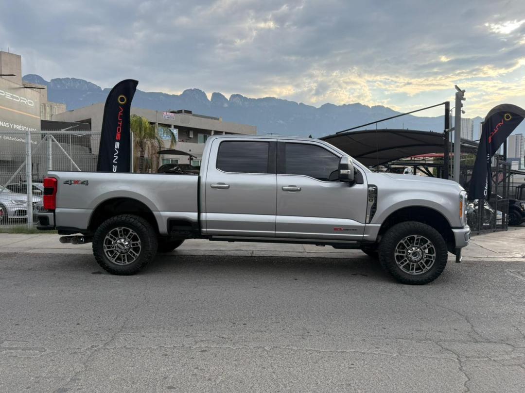 Ford SUPER DUTY LIMITED 2023