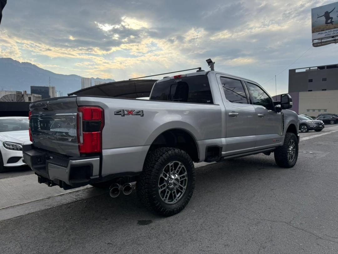 Ford SUPER DUTY LIMITED 2023