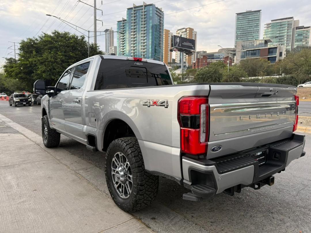 Ford SUPER DUTY LIMITED 2023