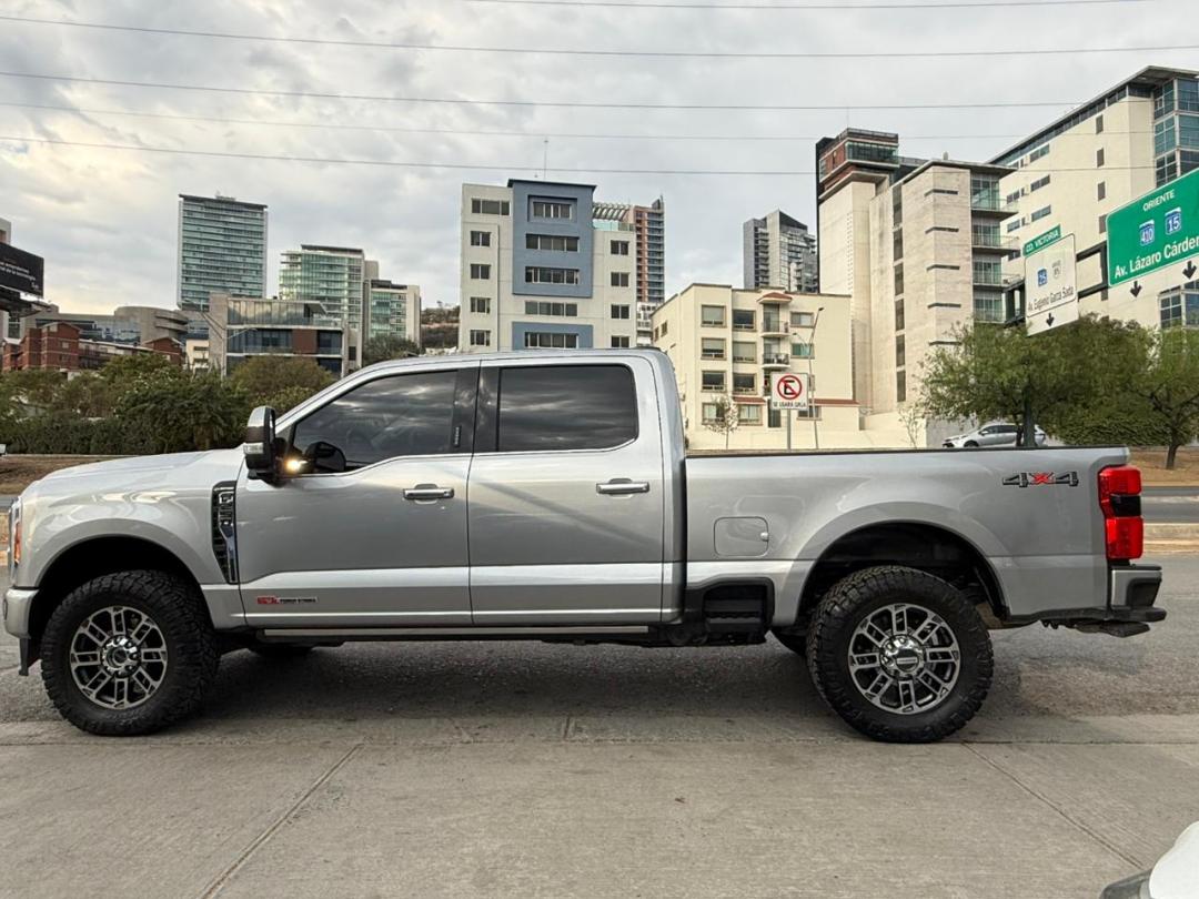 Ford SUPER DUTY LIMITED 2023