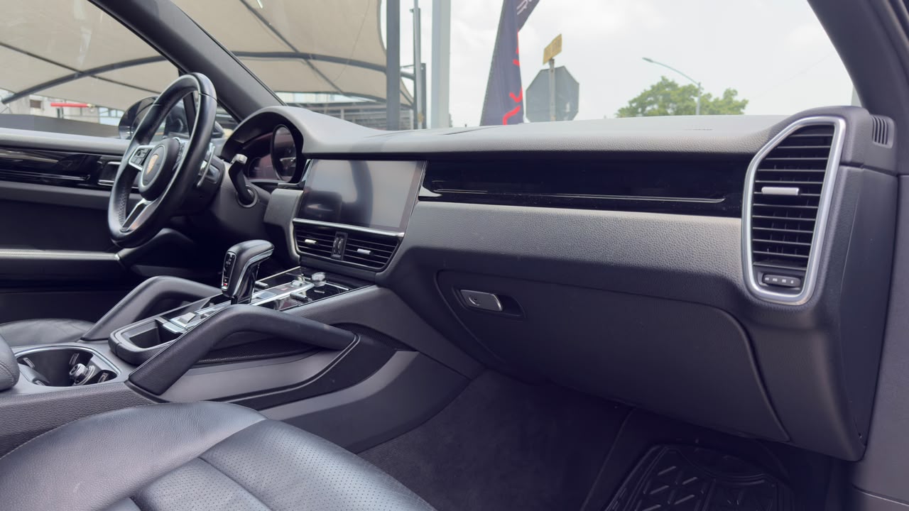 PORSCHE CAYENNE 2020
