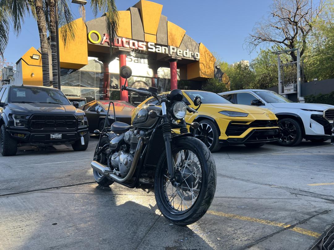 TRIUMPH BONNEVILLE BOBBER 2018