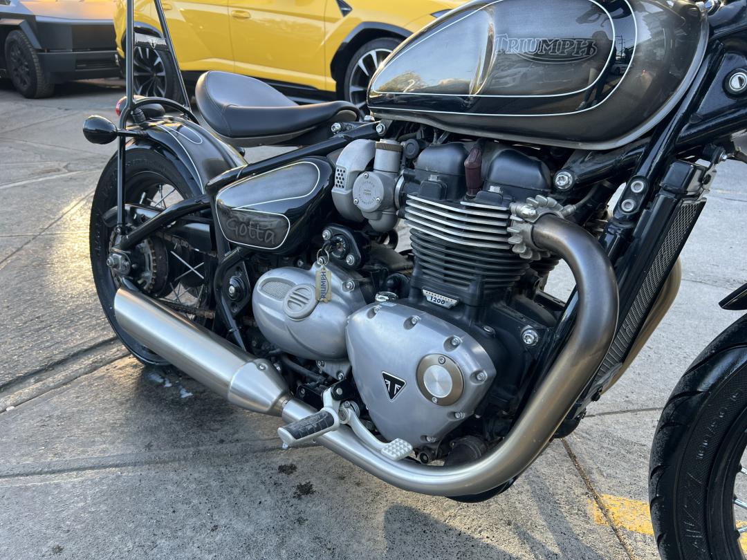 TRIUMPH BONNEVILLE BOBBER 2018