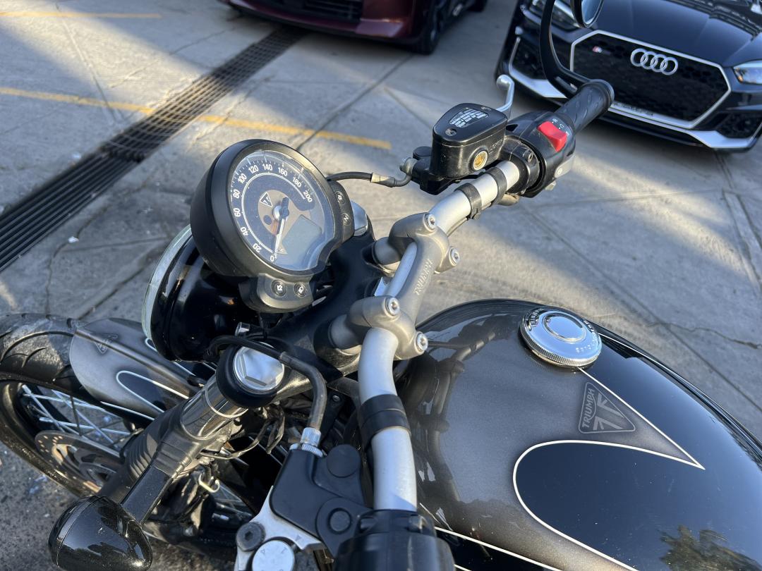 TRIUMPH BONNEVILLE BOBBER 2018