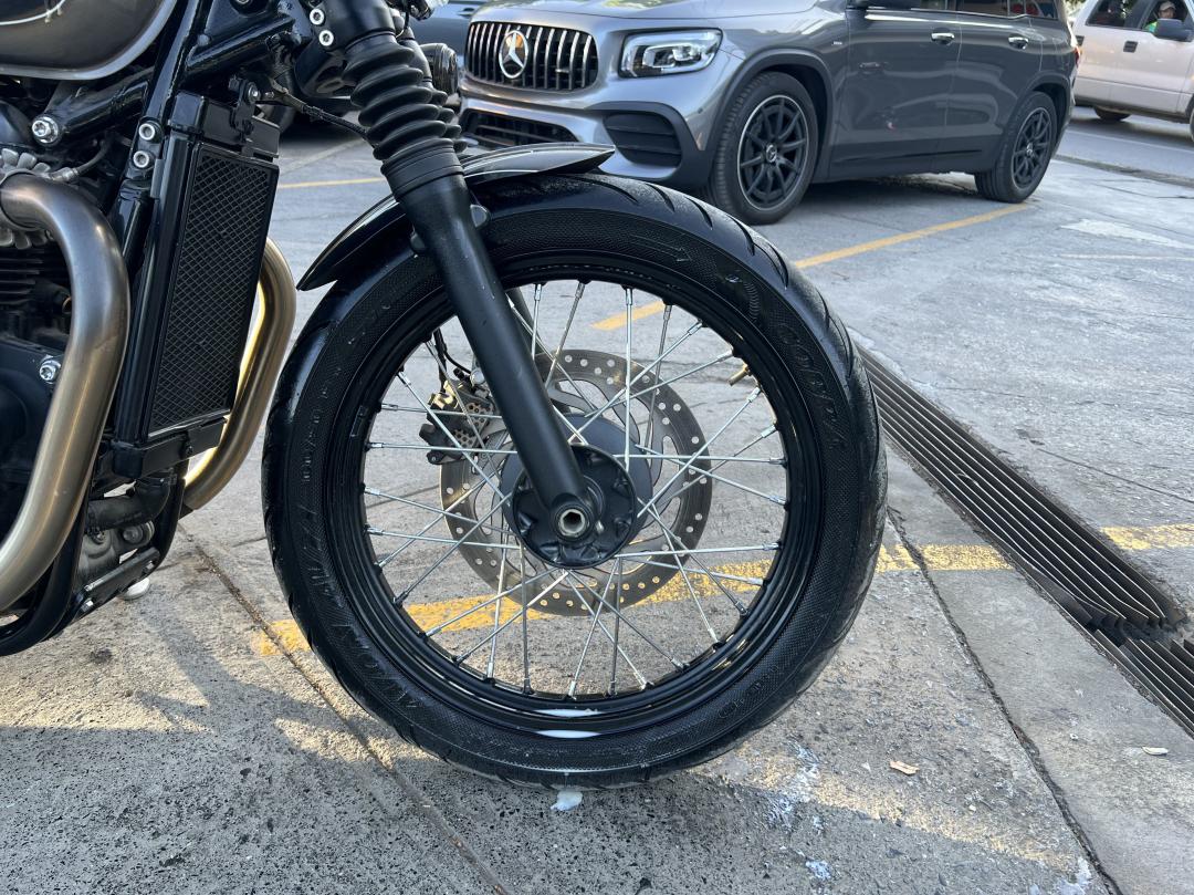 TRIUMPH BONNEVILLE BOBBER 2018