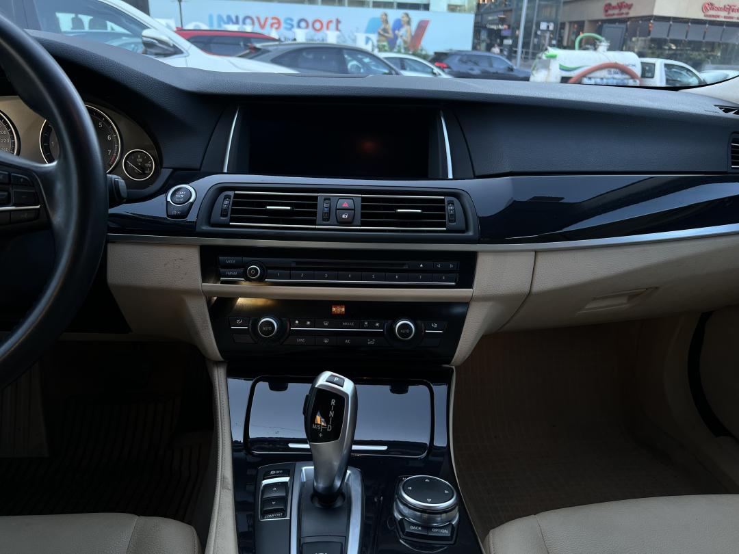BMW 520IA 2016