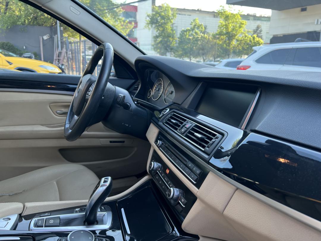 BMW 520IA 2016
