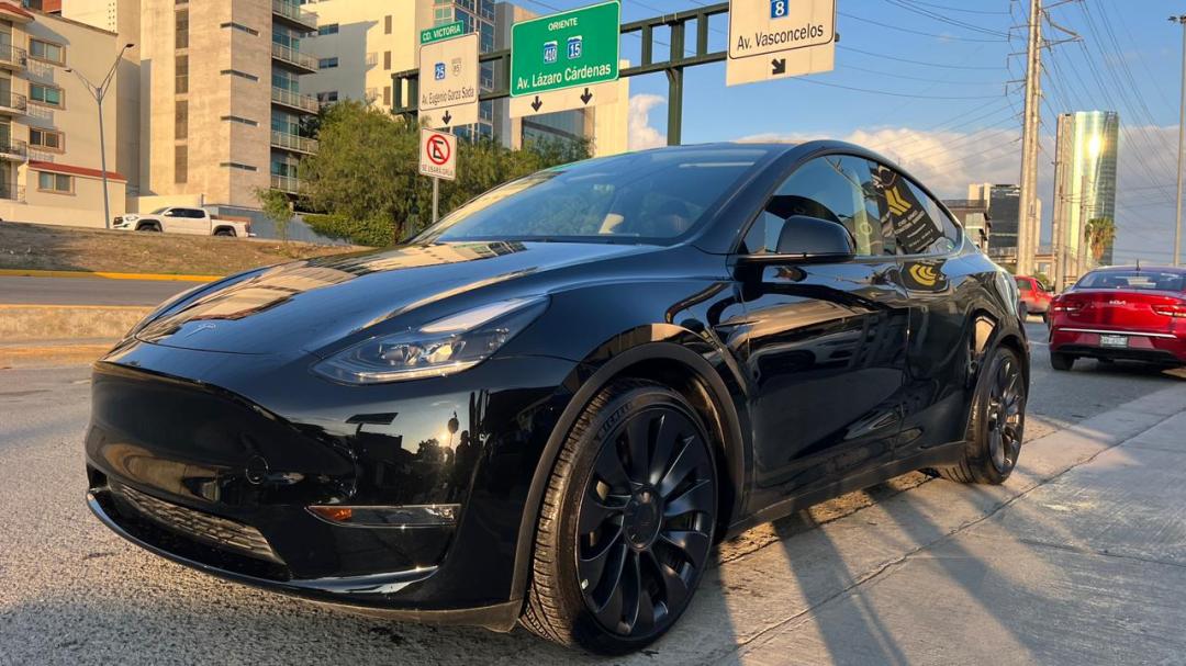 Tesla MODEL Y PERFORMANCE 2025