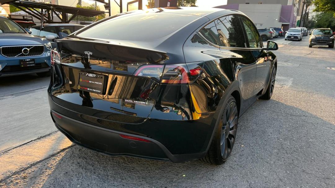 Tesla MODEL Y PERFORMANCE 2025