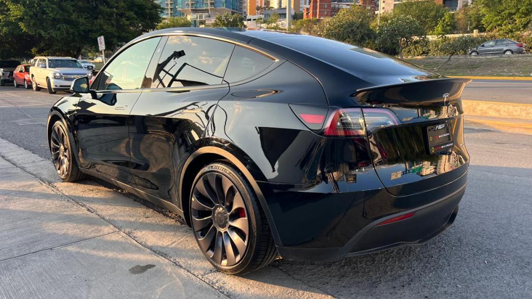 Tesla MODEL Y PERFORMANCE 2025
