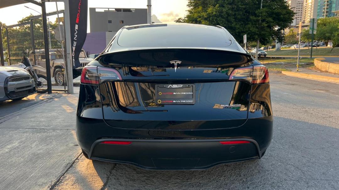 Tesla MODEL Y PERFORMANCE 2025