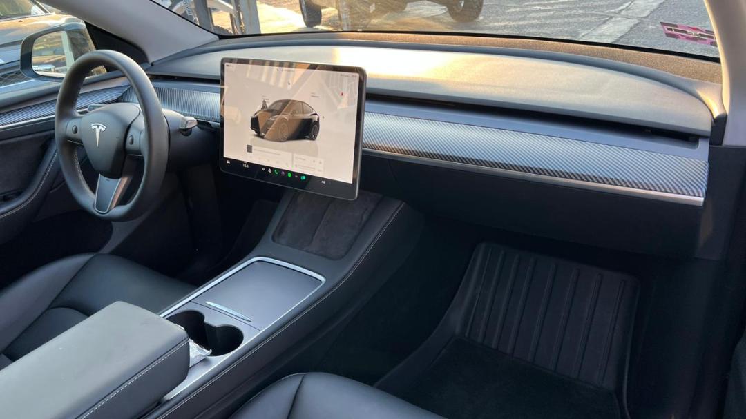 Tesla MODEL Y PERFORMANCE 2025