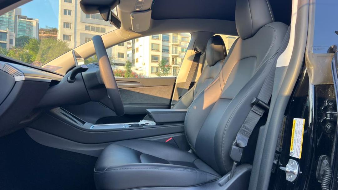 Tesla MODEL Y PERFORMANCE 2025