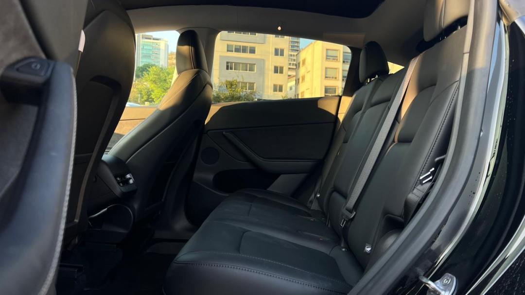Tesla MODEL Y PERFORMANCE 2025