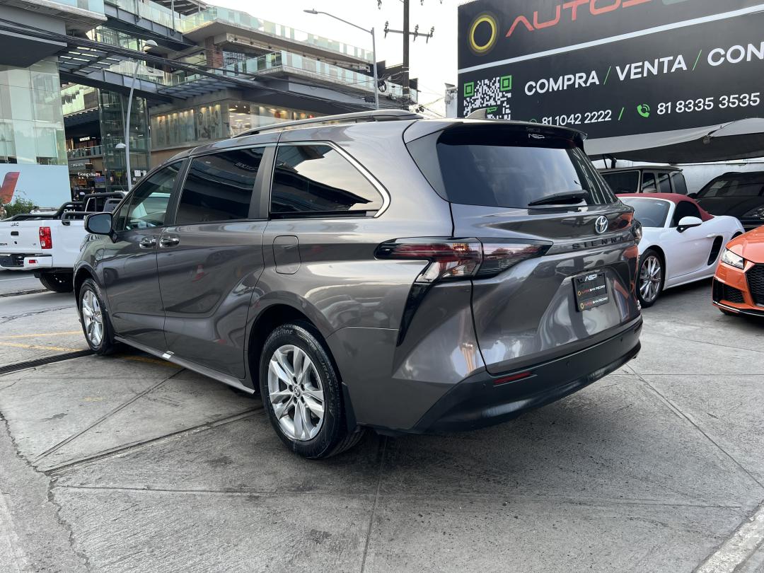 Toyota SIENNA XLE PIEL HEV 2023
