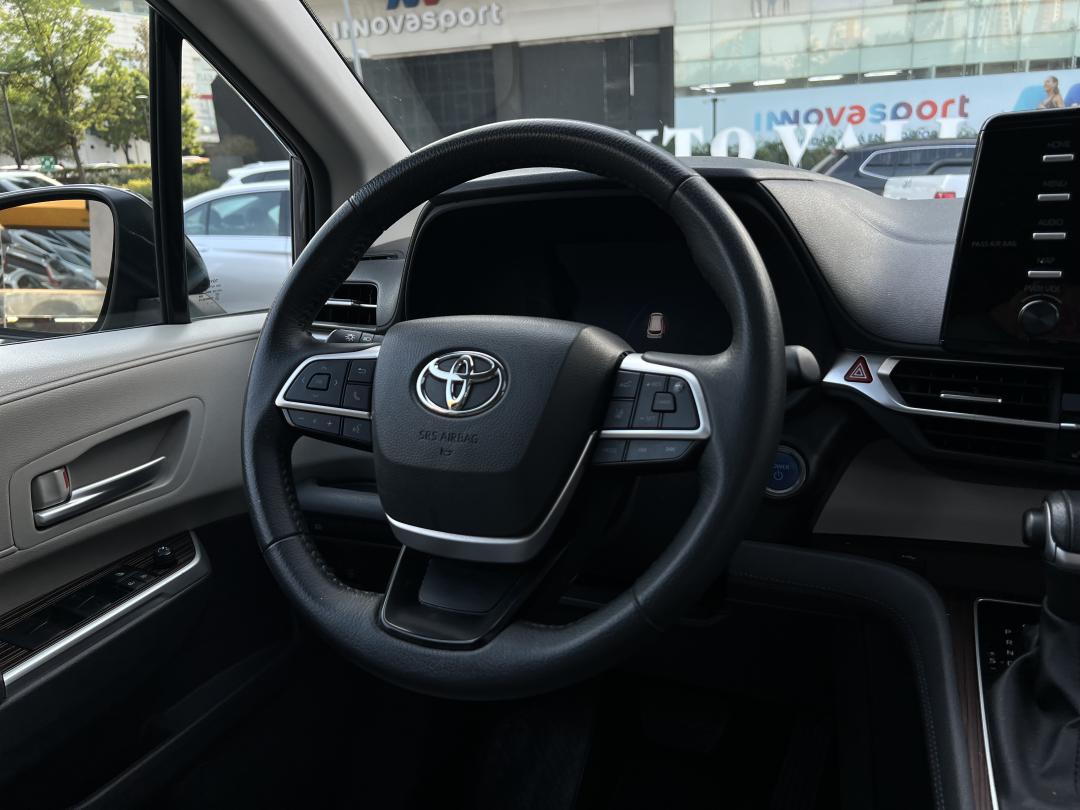 Toyota SIENNA XLE PIEL HEV 2023