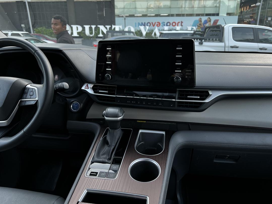 Toyota SIENNA XLE PIEL HEV 2023