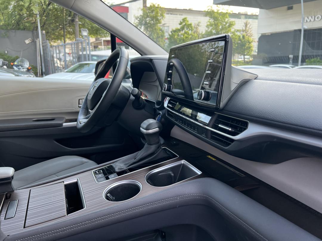 Toyota SIENNA XLE PIEL HEV 2023
