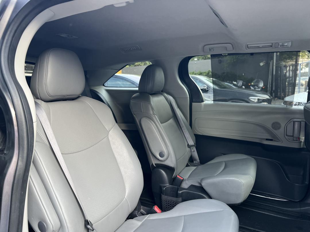 Toyota SIENNA XLE PIEL HEV 2023