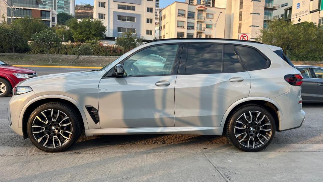 BMW X5 M60I 2024