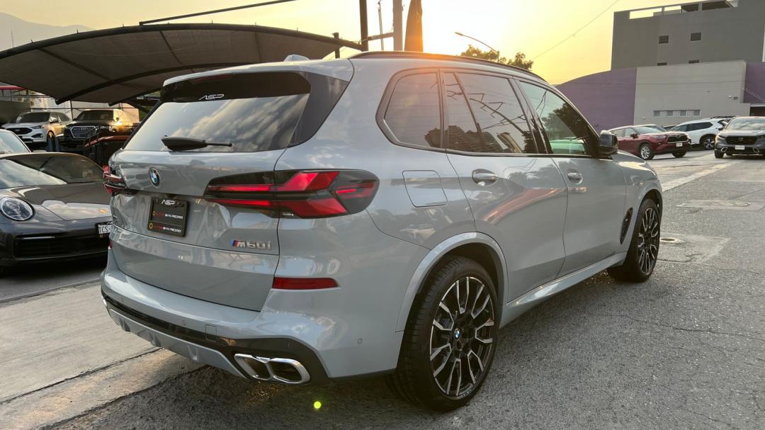BMW X5 M60I 2024