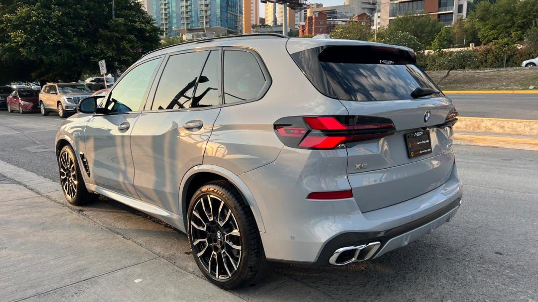 BMW X5 M60I 2024