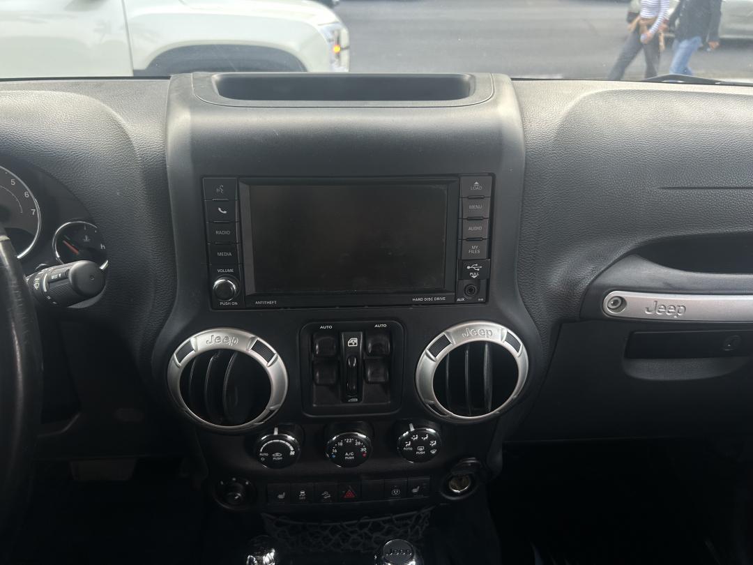 Jeep WRANGLER UNLIMITED SAHARA 2017
