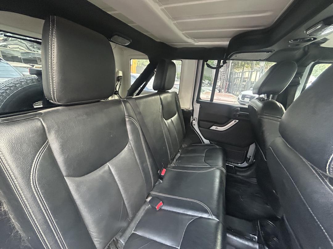 Jeep WRANGLER UNLIMITED SAHARA 2017