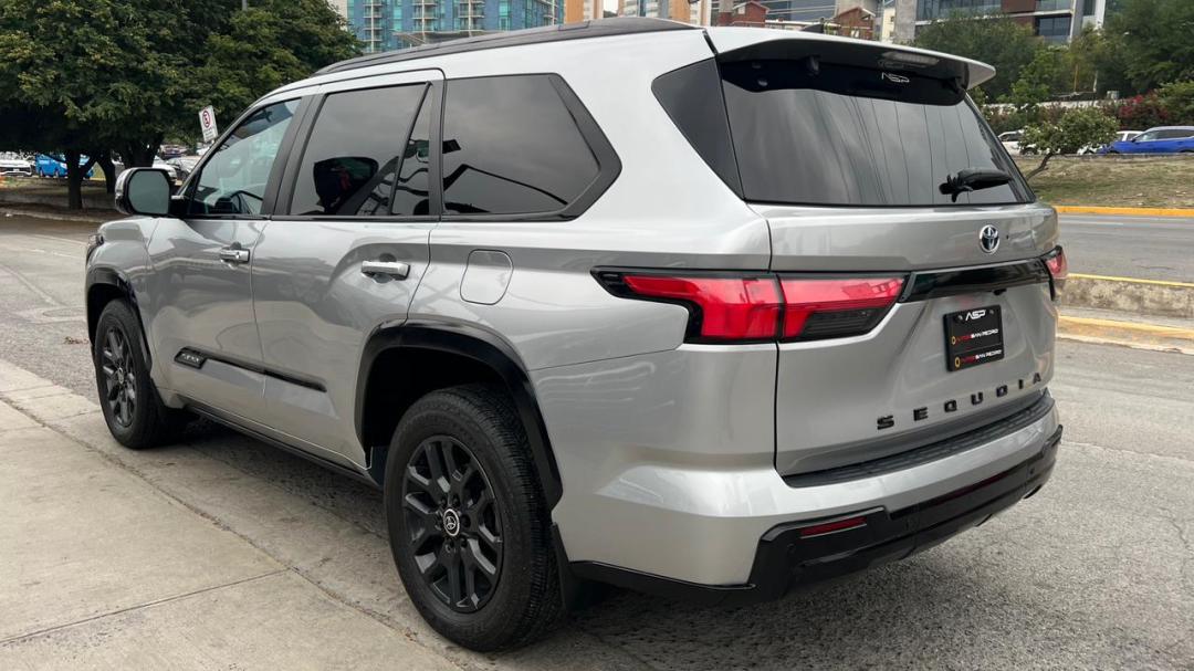 Toyota SEQUOIA HIBRIDA PLATINUM 2024
