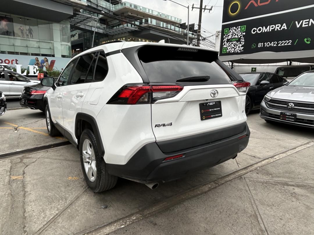 Toyota RAV4 LE 2021