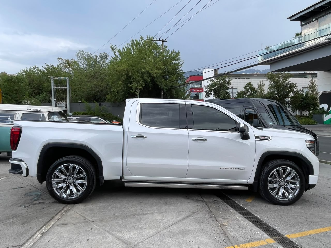 SIERRA CREW CAB DENALI 4X4
