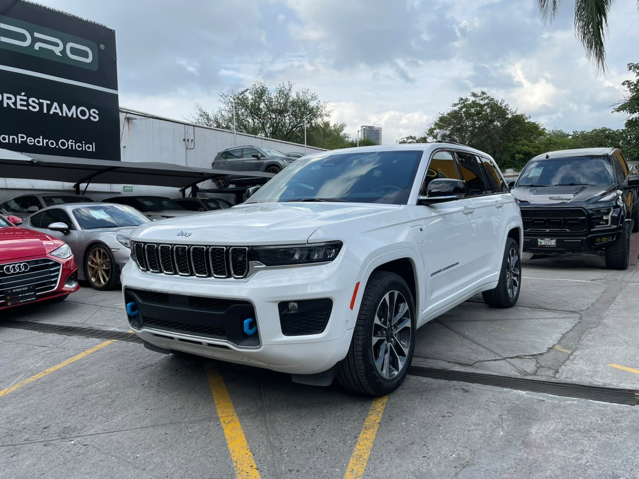 GRAND CHEROKEE OVERLAND