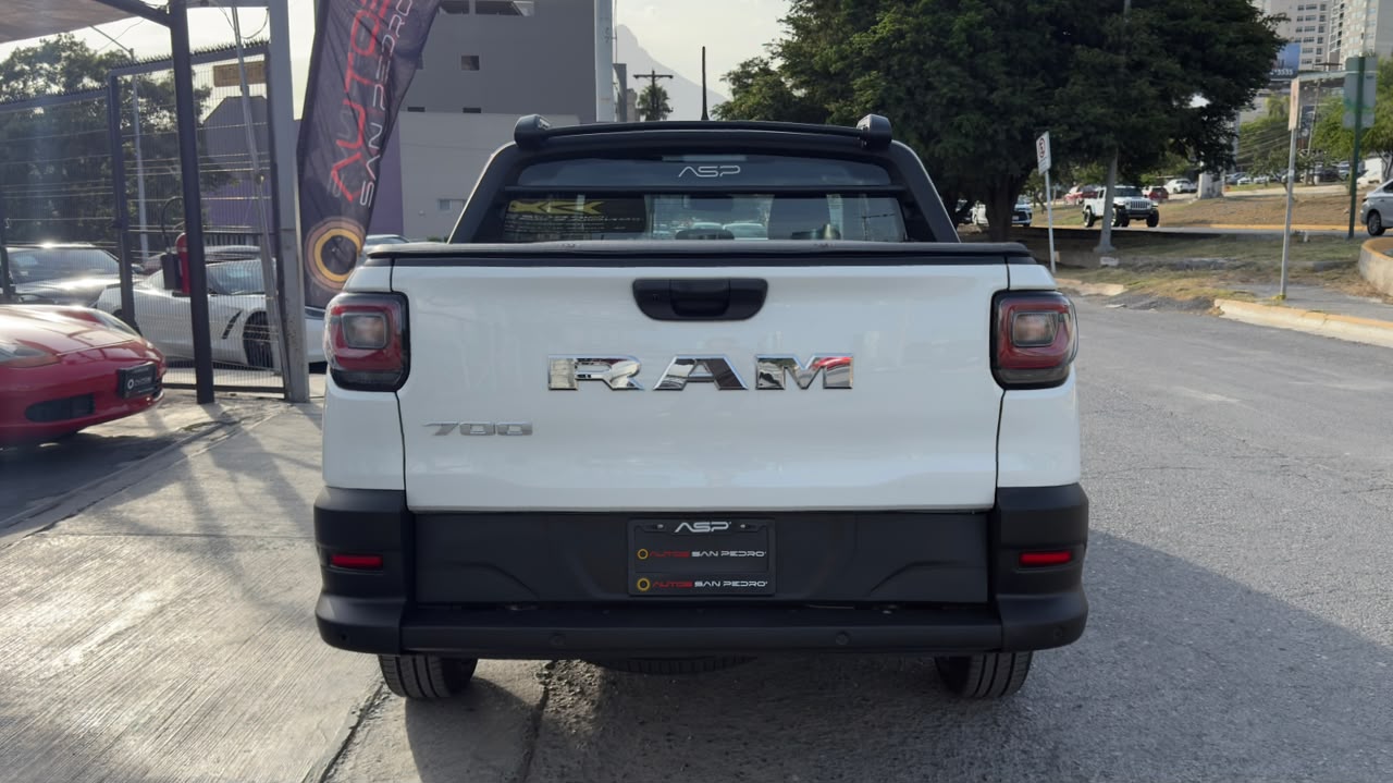 RAM 700 BIG HORN CREW CAB CVT 2026