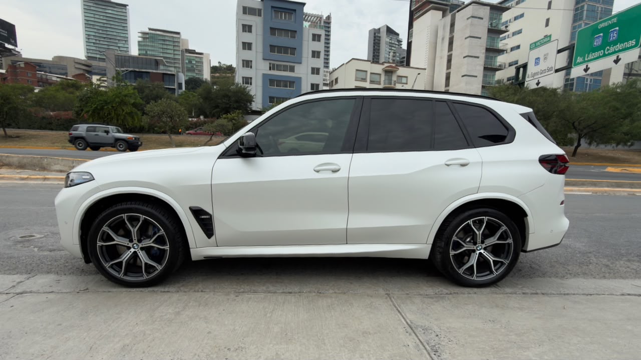 BMW X5 M60I 2025